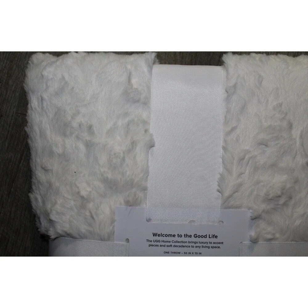 New with Tags UGG Home ADALEE Plush Throw Blanket‎ Natural White 50x 70